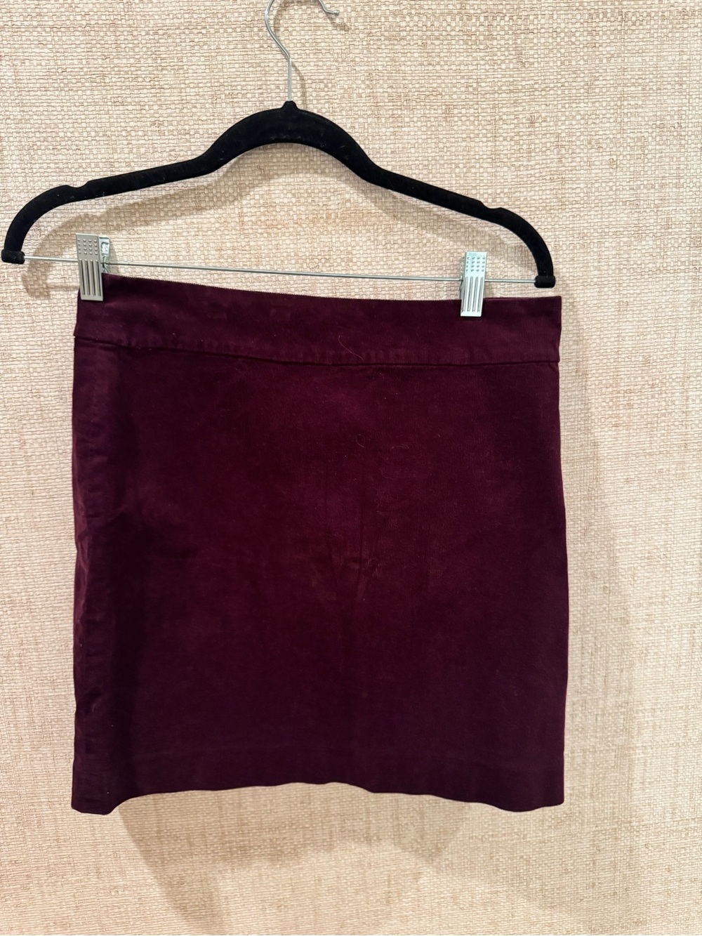 burgundy Banana Republic mini skirt features a soft, textured velvet material.